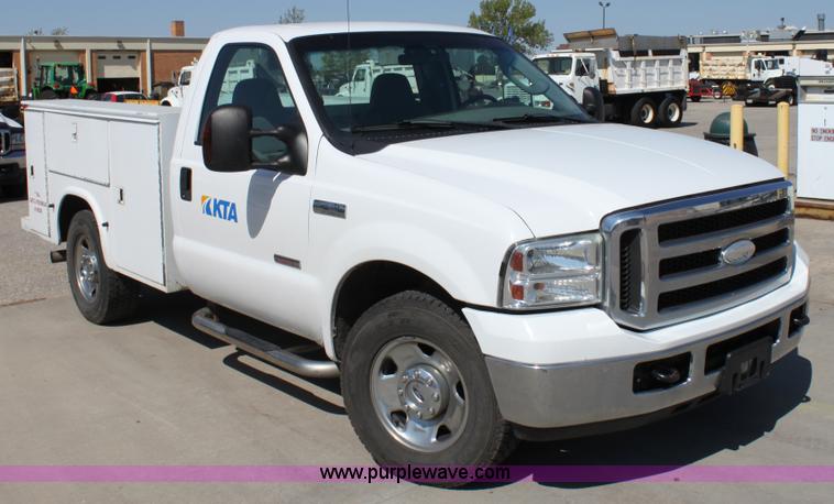 image for item A2874 2005 Ford F250 XLT Super Duty pickup truck