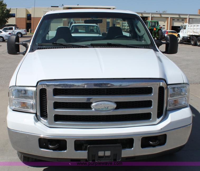 image for item A2874 2005 Ford F250 XLT Super Duty pickup truck