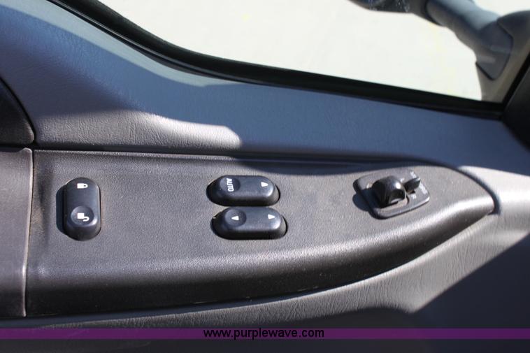 image for item A2874 2005 Ford F250 XLT Super Duty pickup truck