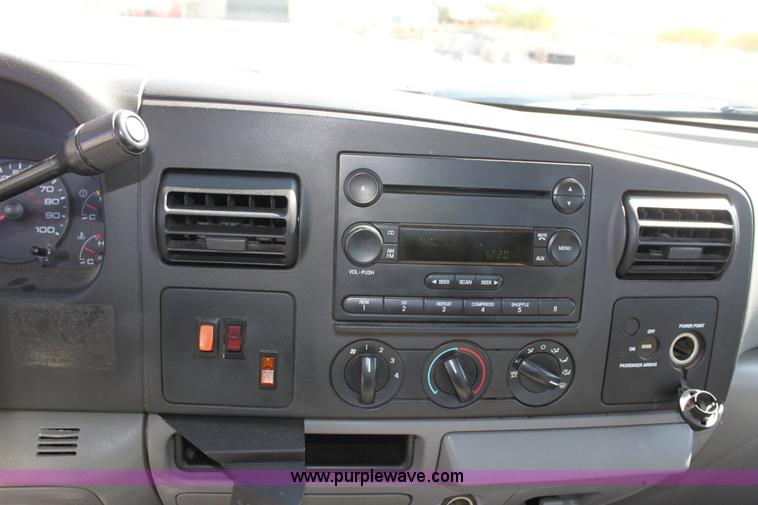 image for item A2874 2005 Ford F250 XLT Super Duty pickup truck