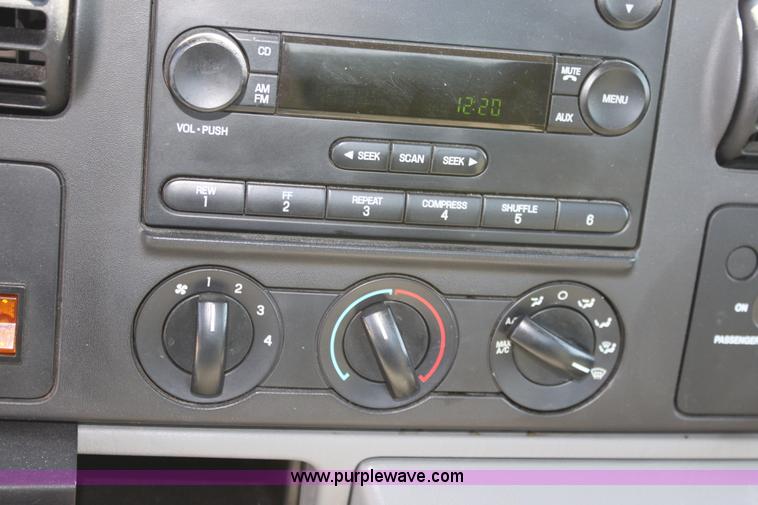 image for item A2874 2005 Ford F250 XLT Super Duty pickup truck