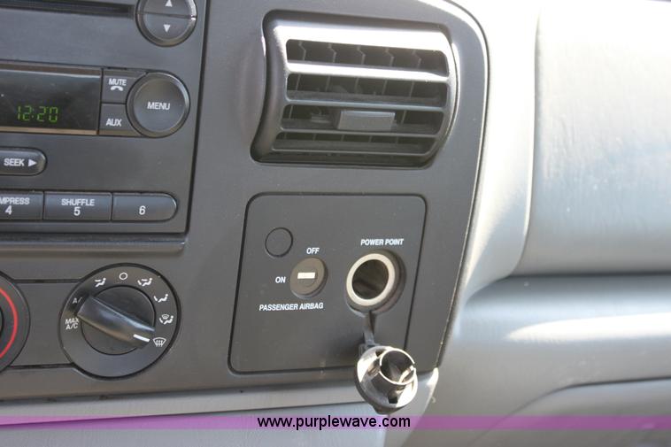 image for item A2874 2005 Ford F250 XLT Super Duty pickup truck