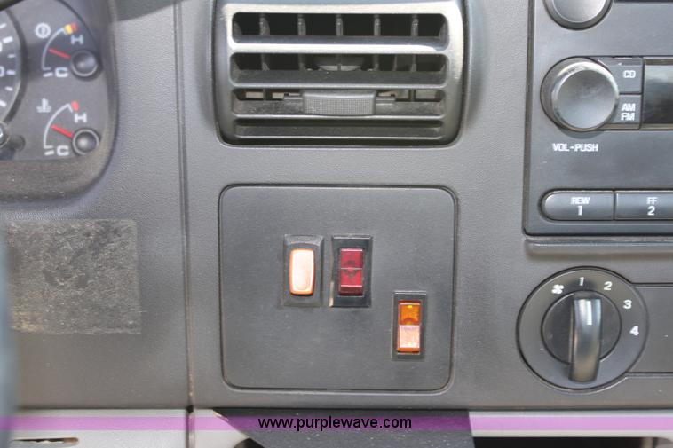 image for item A2874 2005 Ford F250 XLT Super Duty pickup truck