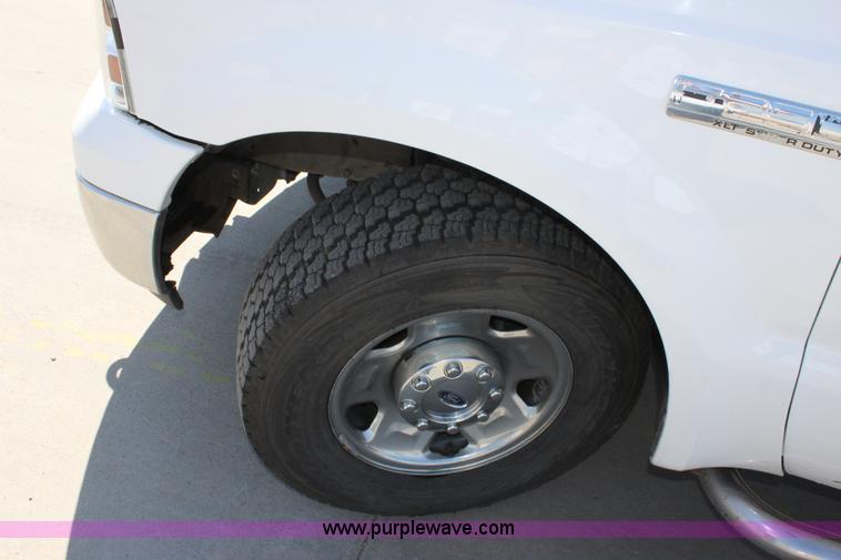 image for item A2874 2005 Ford F250 XLT Super Duty pickup truck