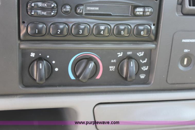 image for item A2875 2002 Ford F250 XLT Super Duty pickup truck