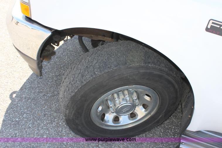 image for item A2875 2002 Ford F250 XLT Super Duty pickup truck