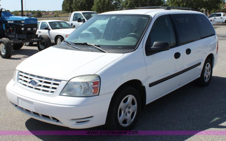 image for item A2878 2006 Ford Freestar SE mini van