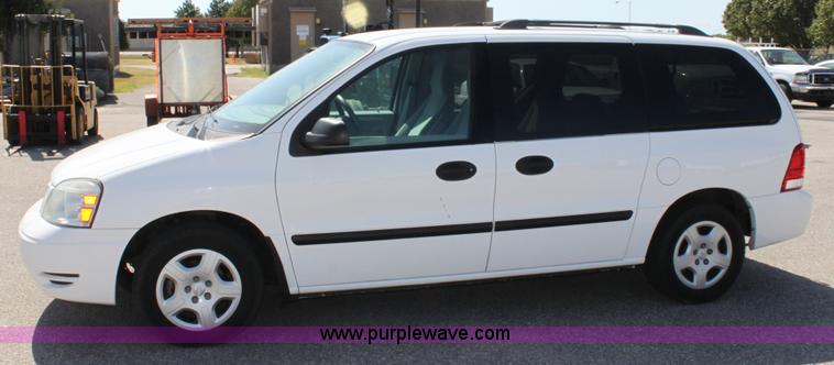 image for item A2878 2006 Ford Freestar SE mini van