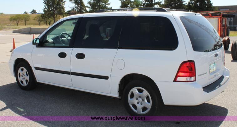 image for item A2878 2006 Ford Freestar SE mini van
