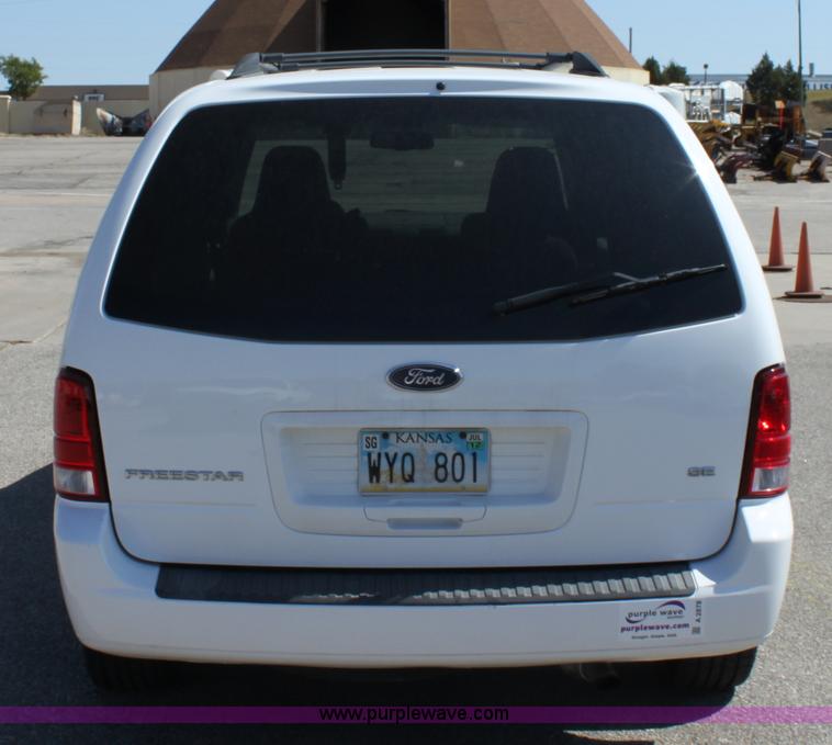image for item A2878 2006 Ford Freestar SE mini van
