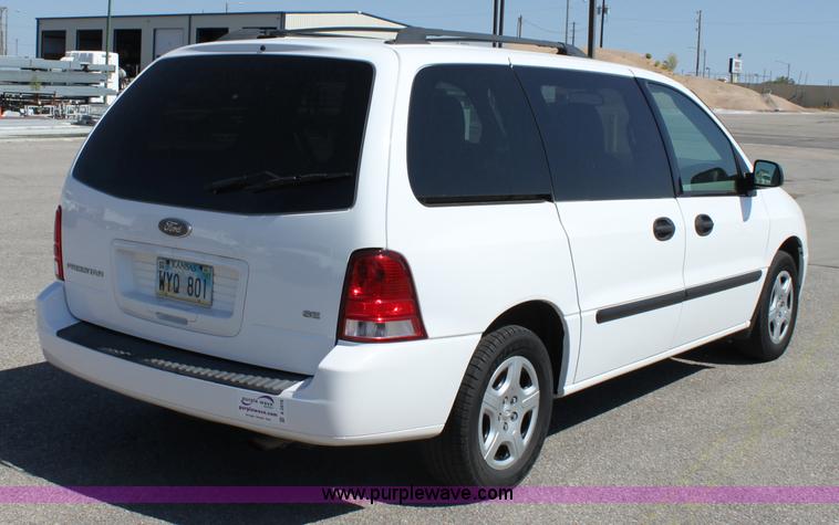 image for item A2878 2006 Ford Freestar SE mini van