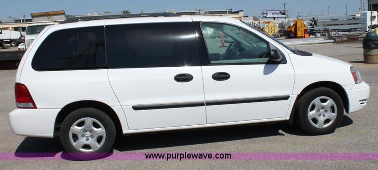 image for item A2878 2006 Ford Freestar SE mini van