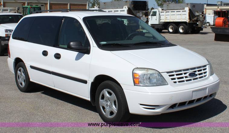 image for item A2878 2006 Ford Freestar SE mini van