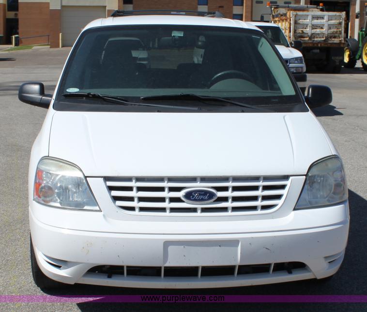 image for item A2878 2006 Ford Freestar SE mini van