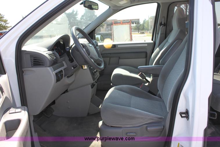 image for item A2878 2006 Ford Freestar SE mini van