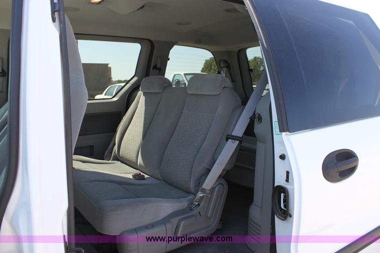 image for item A2878 2006 Ford Freestar SE mini van