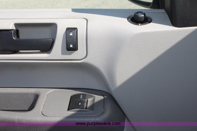 image for item A2878 2006 Ford Freestar SE mini van