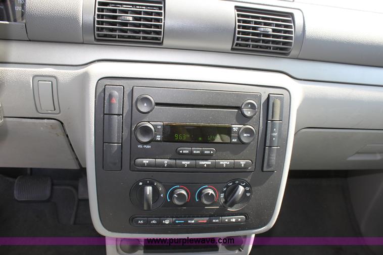 image for item A2878 2006 Ford Freestar SE mini van