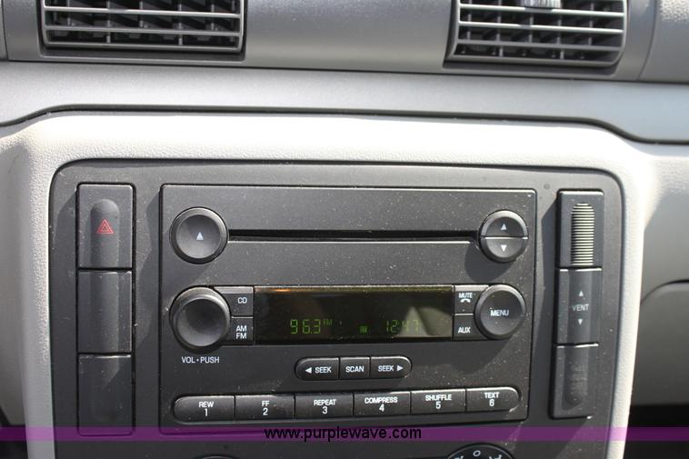 image for item A2878 2006 Ford Freestar SE mini van