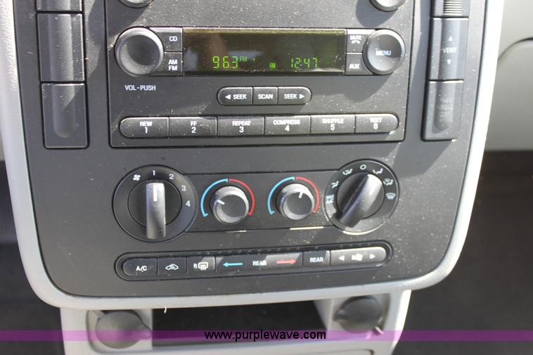 image for item A2878 2006 Ford Freestar SE mini van