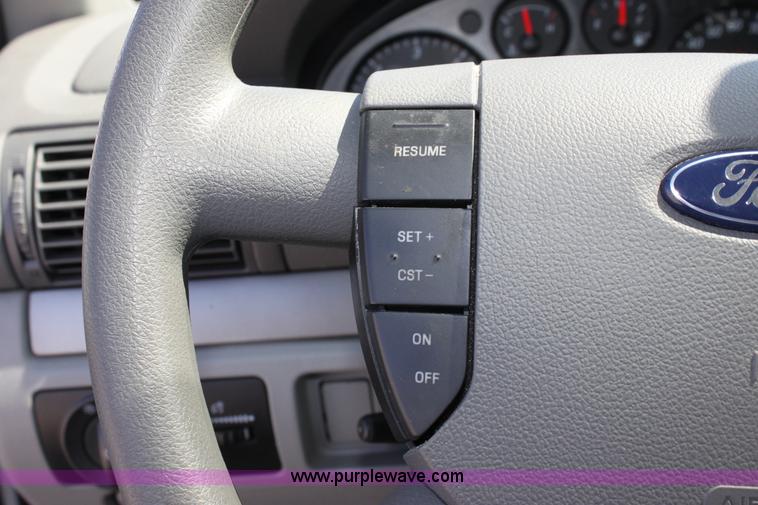 image for item A2878 2006 Ford Freestar SE mini van