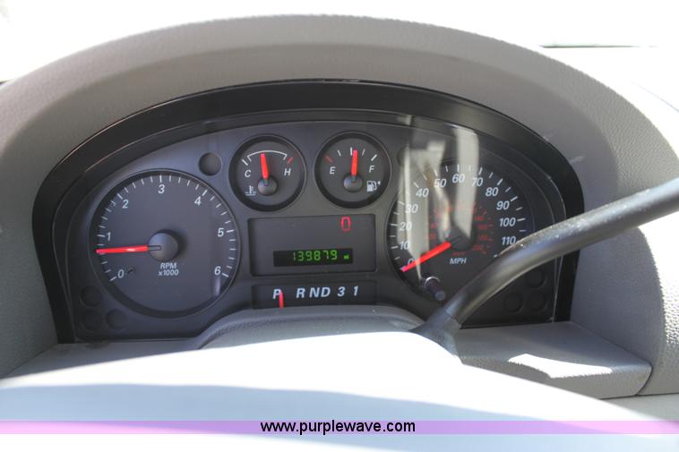 image for item A2878 2006 Ford Freestar SE mini van