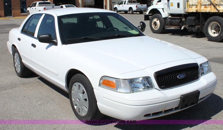image for item A2880 2007 Ford Crown Victoria Police Interceptor
