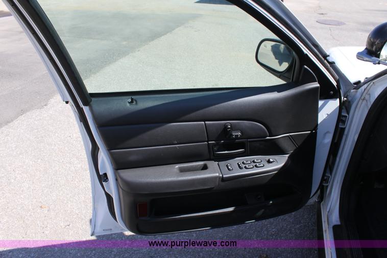 image for item A2880 2007 Ford Crown Victoria Police Interceptor