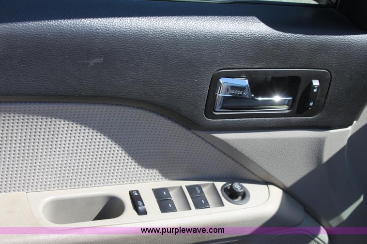 image for item A2881 2007 Ford Fusion SEL