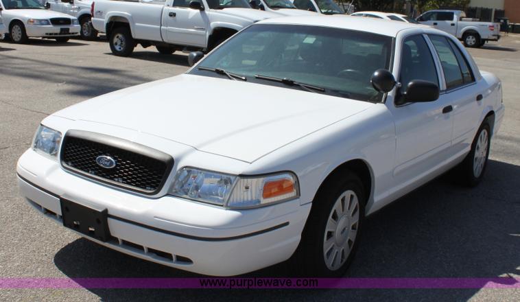 image for item A2883 2007 Ford Crown Victoria Police Interceptor