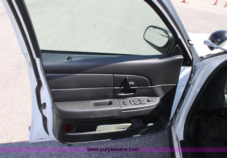 image for item A2883 2007 Ford Crown Victoria Police Interceptor