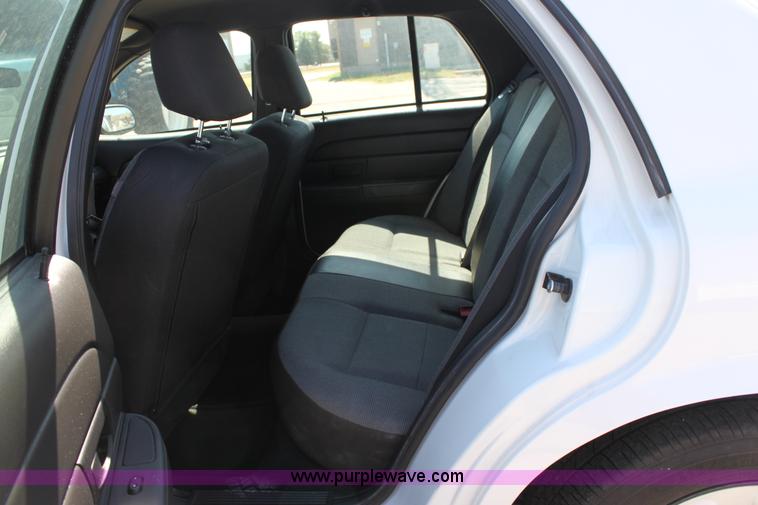 image for item A2883 2007 Ford Crown Victoria Police Interceptor
