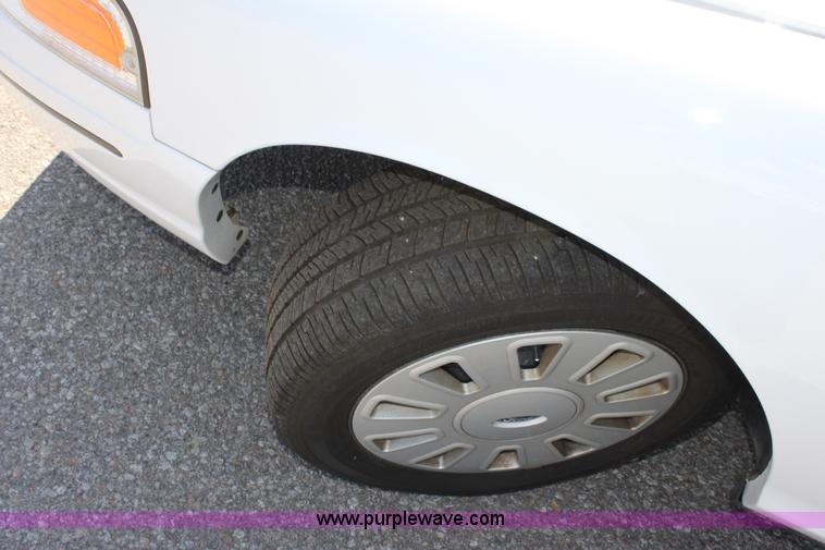 image for item A2883 2007 Ford Crown Victoria Police Interceptor