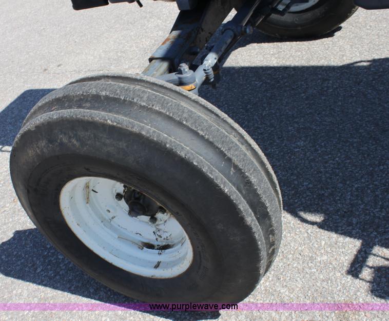 image for item A2884 New Holland 7840 tractor