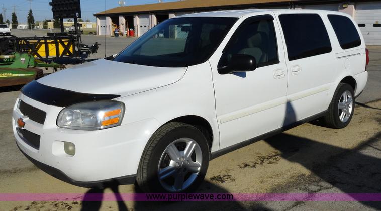 image for item A3109 2005 Chevrolet Uplander LS mini van
