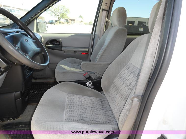 image for item A3182 2004 Chevrolet Venture LS mini van