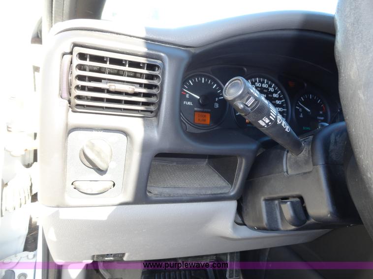 image for item A3182 2004 Chevrolet Venture LS mini van