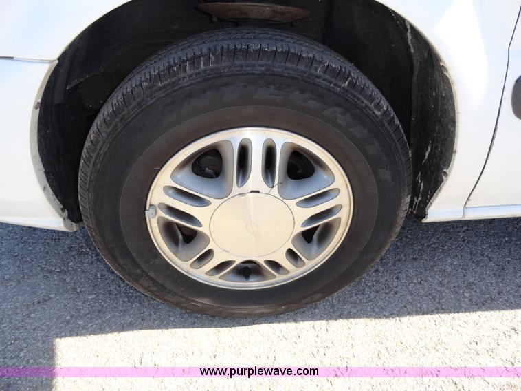 image for item A3182 2004 Chevrolet Venture LS mini van