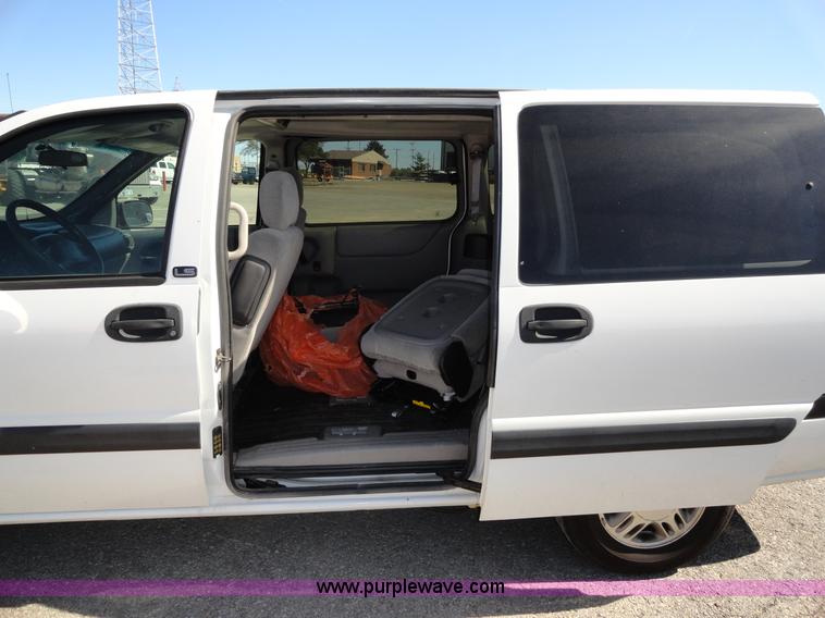 image for item A3182 2004 Chevrolet Venture LS mini van