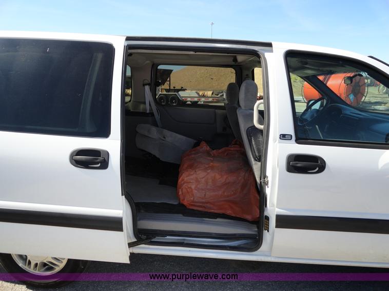 image for item A3182 2004 Chevrolet Venture LS mini van