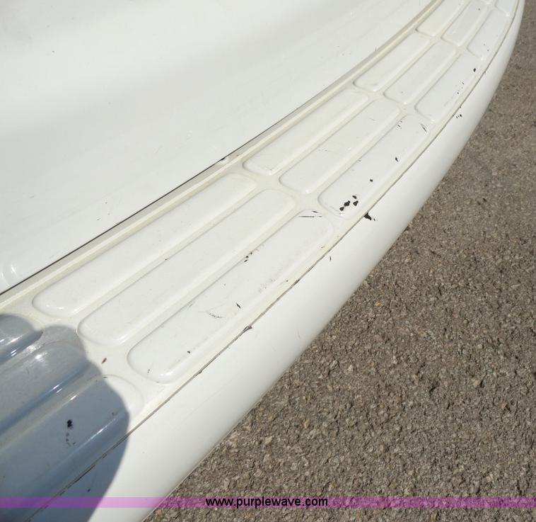 image for item A3182 2004 Chevrolet Venture LS mini van