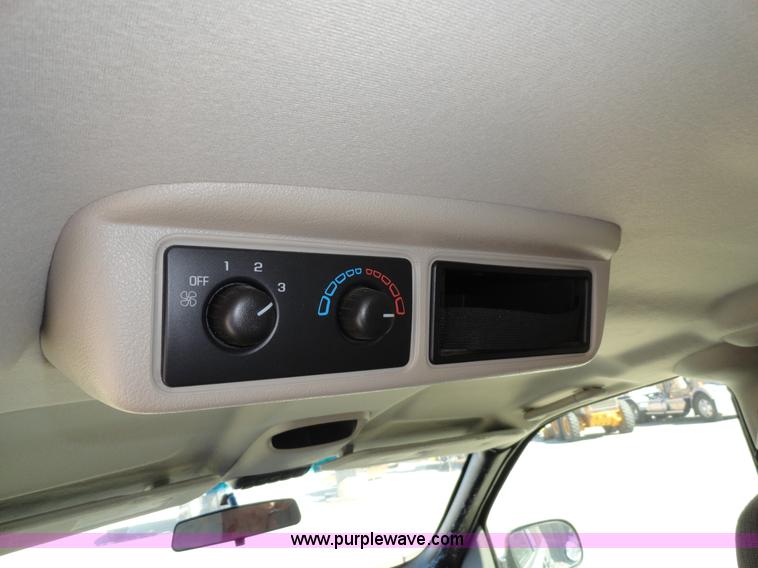 image for item A3182 2004 Chevrolet Venture LS mini van