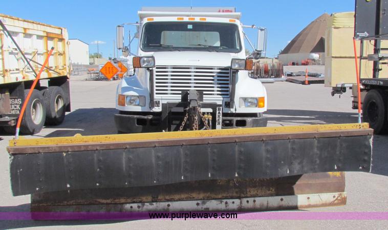 image for item A3525 1995 International 4900 dump truck with plow and spreader