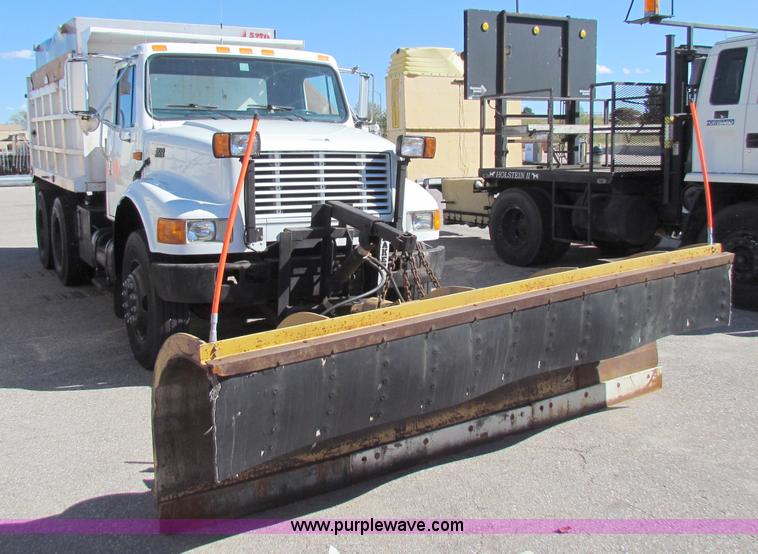 image for item A3525 1995 International 4900 dump truck with plow and spreader