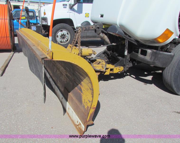 image for item A3525 1995 International 4900 dump truck with plow and spreader