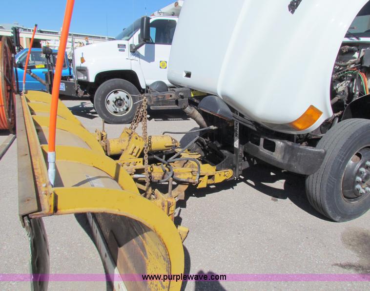 image for item A3525 1995 International 4900 dump truck with plow and spreader