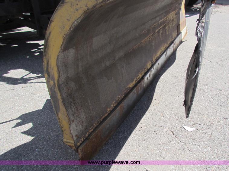 image for item A3525 1995 International 4900 dump truck with plow and spreader