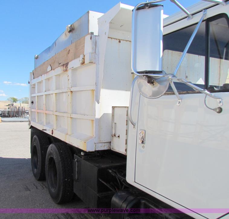 image for item A3525 1995 International 4900 dump truck with plow and spreader