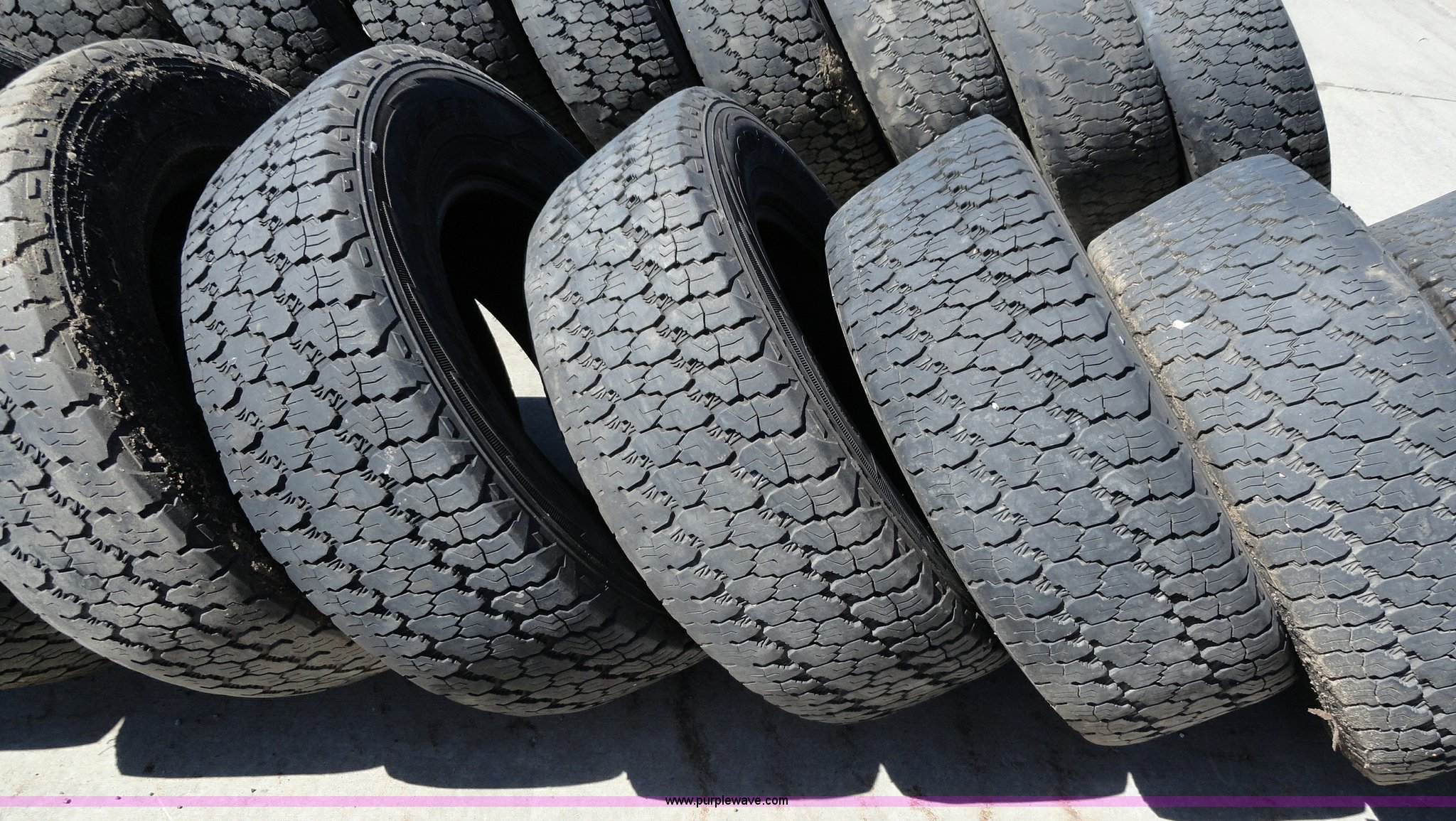 (12) 70R17 tires in Topeka, KS Item F9355 sold Purple Wave