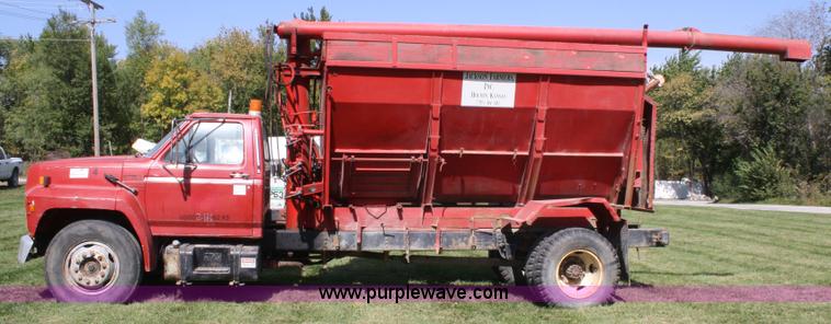image for item A2450 1990 Ford F700 bulk hay truck